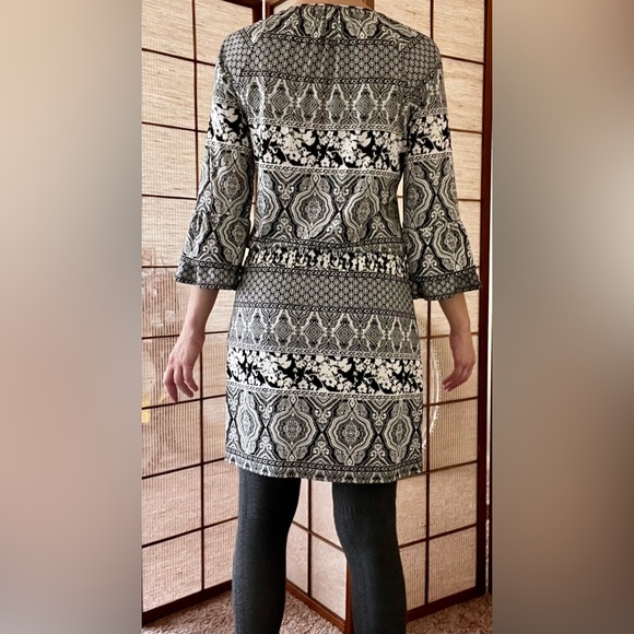 White House Black Market white and black 3/4 sleeve paisley boho dress - Picture 4 of 9